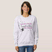 Hocus Pocus Coffee Focus Paars Dames Halloween Trui (Voorkant volledig)