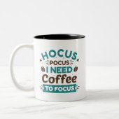 Hocus Pocus ik heb koffie nodig om te focussen Tweekleurige Koffiemok (Links)