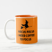 Hocus Pocus Ik heb koffie nodig om te focussen Tweekleurige Koffiemok (Links)