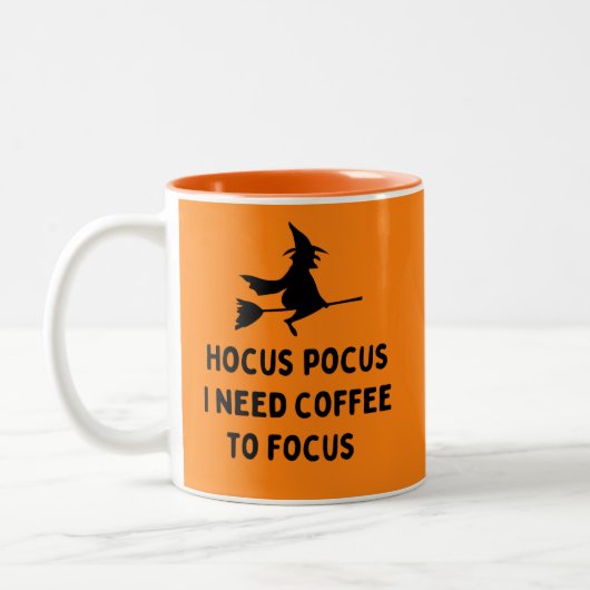Hocus Pocus Ik heb koffie nodig om te focussen Tweekleurige Koffiemok (Links)