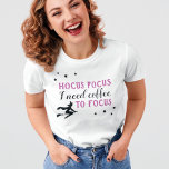 Hocus Pocus Modern Paars en Black Halloween T-shirt<br><div class="desc">"Hocus Pocus Ik heb koffie nodig om me te concentreren" een grappig ritueel aangepast koffiethemd voor haar voor Halloween bevat een modern decoratief paars en zwart typografisch ontwerp met vliegende heks- en sterrenaccenten. De korte stijl van het shirt van vrouwen kan worden aangepast.</div>