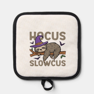 Hocus Slowcus Funny Halloween Sloth Classic T-Shir Pannenlap