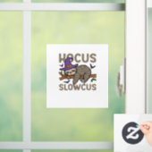Hocus Slowcus Funny Halloween Sloth Classic T-Shir Raamsticker (Huis)