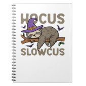 Hocus Slowcus Grappig Halloween Luiaard Classic T- Notitieboek (Voorkant)
