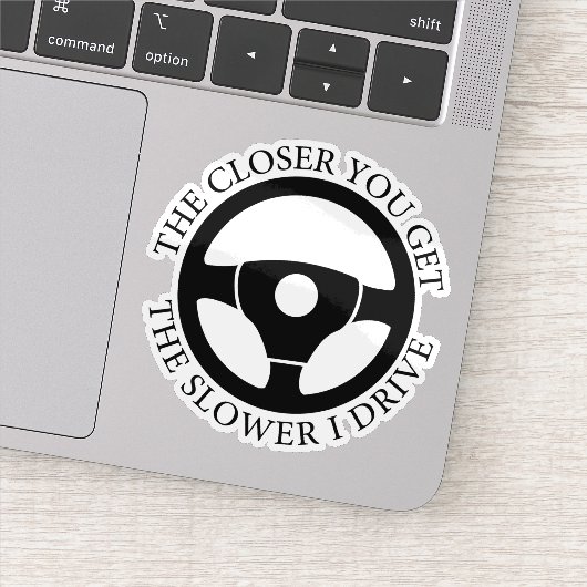 Hoe dichter je bij de langzamere I-drive bent Sticker (Detail)
