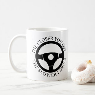Hoe dichter je bij komt hoe langzamer ik rijd Sarc Koffiemok