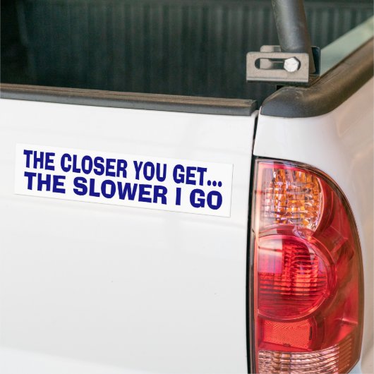 Hoe dichter je komt bumpersticker (Op Truck)
