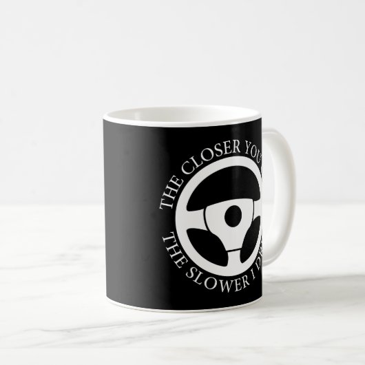 Hoe dichter je komt, hoe langzamer ik rijd koffiemok (Voorkant rechts)