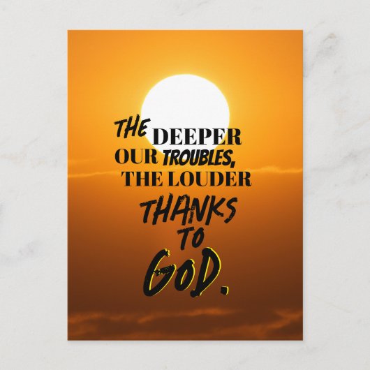 "Hoe dieper onze problemen, hoe luider" T-shirt Briefkaart (Voorkant)