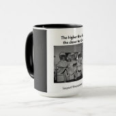 Hoe hoger het haar, hoe dichter bij God. Mok (Voorkant links)