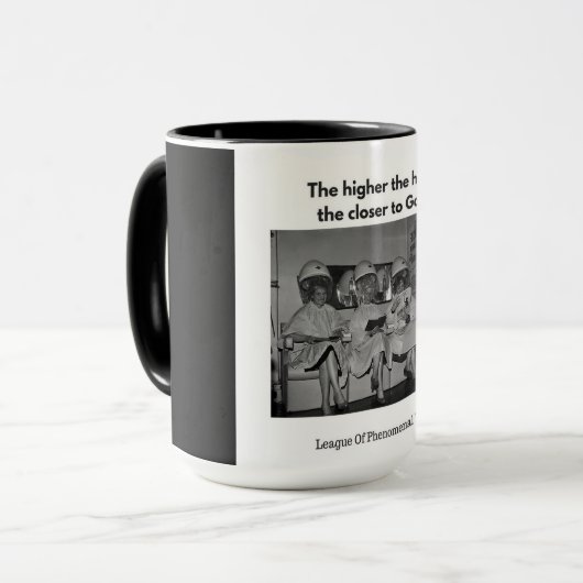 Hoe hoger het haar, hoe dichter bij God. Mok (Voorkant links)