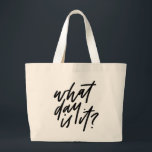 Hoe laat is het handvol Tas? Grote Tote Bag<br><div class="desc">Zijn je dagen een blur? Is het dinsdag of kan het woensdag zijn? Dit humoristische tas zal de stemming verlichten van alle mensen die te veel op schema liggen. "Welke dag is het?" wordt met de hand in het zwart gepost.</div>