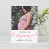 hoe meer de merrier Valentijn baby roze hart Feestdagenkaart (Staand voorkant)