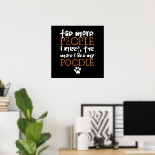 Hoe meer mensen ik ontmoet ... Poodle Poster (Thuiskantoor)