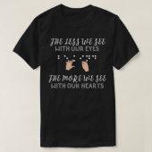 Hoe minder we zien met onze ogen, hoe visueel mind t-shirt (Design voorkant)
