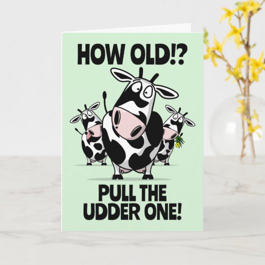 Hoe oud! Schattigee Cartoon Koeien Happy Birthday Kaart (Gele Bloem)