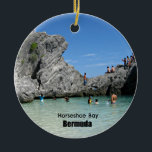 Hoefijzer Bay, Bermuda Keramisch Ornament<br><div class="desc">Mensen genieten van de rotsen en het water in Bermuda's beroemde Hoefijzer Bay.</div>