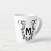 Hoefijzer in Barbed Wire Monogram Latte Mok (Rechterhoek)