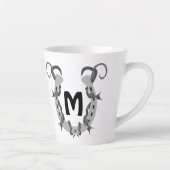 Hoefijzer in Barbed Wire Monogram Latte Mok (Rechts)
