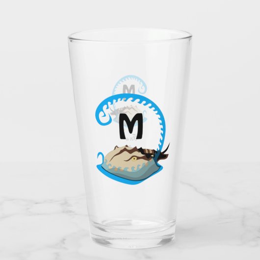 Hoefijzer krab speelt in het watermonogram glas (Achterkant)