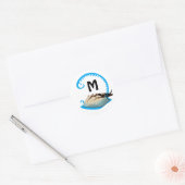 Hoefijzer krab speelt in het watermonogram ronde sticker (Envelop)