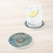 Hoefijzer op blauwe houten borden zandsteen onderzetter (Zijkant)