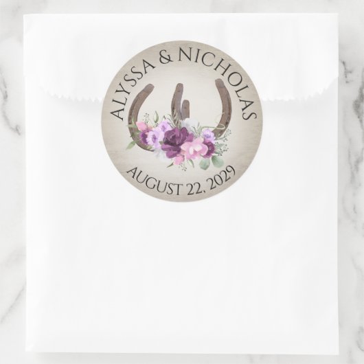 Hoefijzers en bloemen paarse bloemen rustiek ronde sticker (Tas)