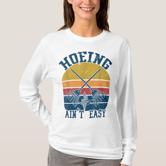 Hoeing Ain't Easy Funny Summer Vegetable Garden T-shirt (Voorkant)