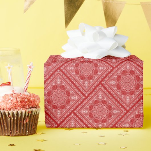 Hoekig rood bandana ontwerp cadeaupapier (Verjaardagsfeest)
