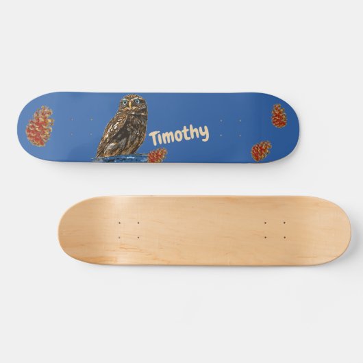 Hoenders en pijnbomen op een blauwe achtergrond persoonlijk skateboard (Horizontaal)