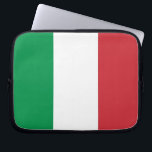 hoes voor laptop met Italiaanse vlag<br><div class="desc">Voeg een vleugje Italiaans elegantie toe aan je tech-accessoires met onze exclusieve laptophoes met de vlag van Italië! Dit sleeve, dat met veel aandacht voor details wordt gemaakt, is meer dan alleen functioneel: het is een eerbetoon aan het Italiaanse erfgoed en de nationale trots. Het gedurfde ontwerp toont met trots...</div>