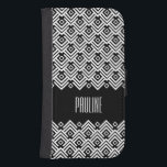 hoesje met de naam flap van de zwarte en witte che<br><div class="desc">Vette,  hoekige bekleding van het hoesje in zwart-wit. Patroon van Sarah Trett.</div>