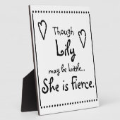 Hoewel (NAAM HIER) misschien weinig is... ze is Fi Fotoplaat (Zijkant)