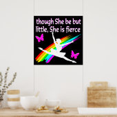 HOEWEL ZE KLEIN IS, IS ZE FEL DANSERSONTWERP POSTER (Keuken)