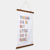 Hoewel ze klein is, is ze fel hangend wandkleed (Gebogen)