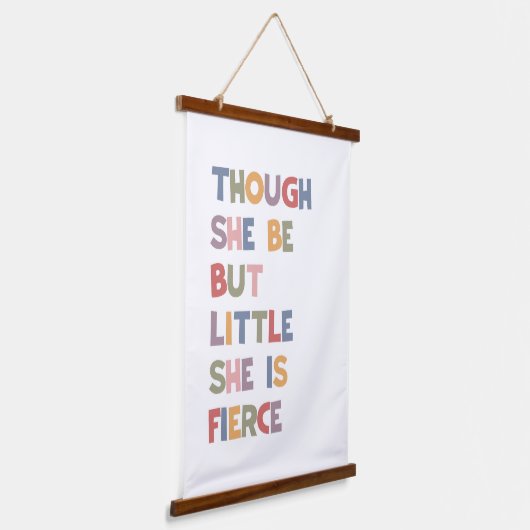 Hoewel ze klein is, is ze fel hangend wandkleed (Gebogen)