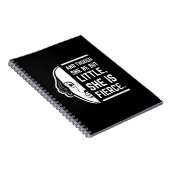 Hoewel ze klein is, is ze fel notitieboek (Rechterzijde)