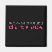 Hoewel ze maar klein is, is ze brutaal magneet (Voorkant)