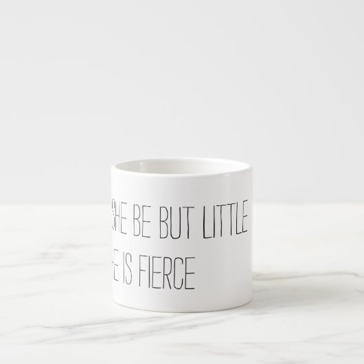 Hoewel ze maar klein is, is ze hevig espresso kop (Voorkant)