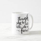 Hoewel ze maar klein is, is ze hevig koffiemok (Voorkant rechts)