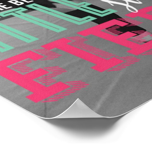 "Hoewel ze maar klein is, is ze hevig." Poster (Hoek)