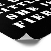 "Hoewel ze maar klein is, is ze hevig." Poster (Hoek)