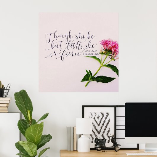 "Hoewel ze maar klein is, is ze hevig." Poster (Thuiskantoor)