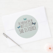 Hoewel ze maar klein is, is ze hevig ronde sticker (Envelop)