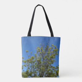 Hoge as boom in de prachtige blauwe lucht foto tote bag