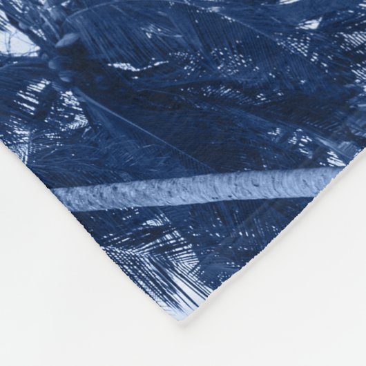 Hoge palmbomen, heldere blauwe lucht. fleece deken (Hoek)