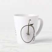 Hoge Wiel Antieke Fiets Latte Mok (Rechterhoek)
