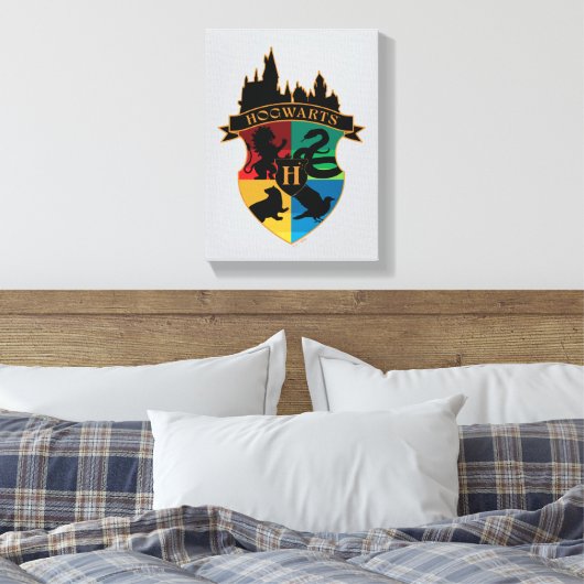 HOGWARTS™ Castle Crest House Pride Badge Canvas Afdruk (Insitu (Slaapkamer))