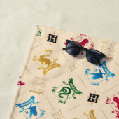  HOGWARTS™ House Crests Pattern Strandlaken (In situ)