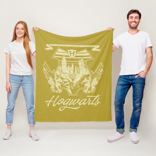 HOGWARTS™ Winged Shield Graphic Fleece Deken (In situ)